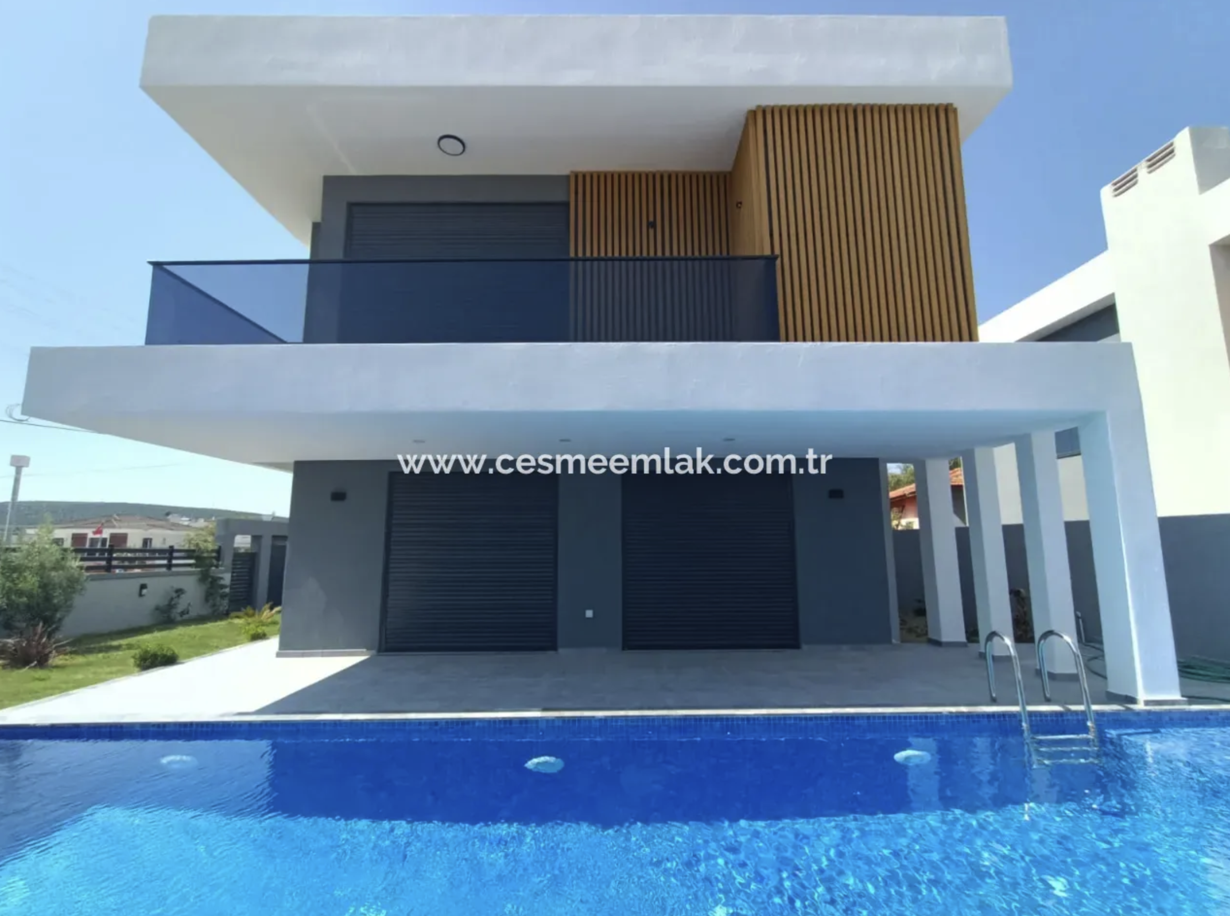 Brand New Luxury 4+1 Detached Villa with Private Pool in Cesme Sifne